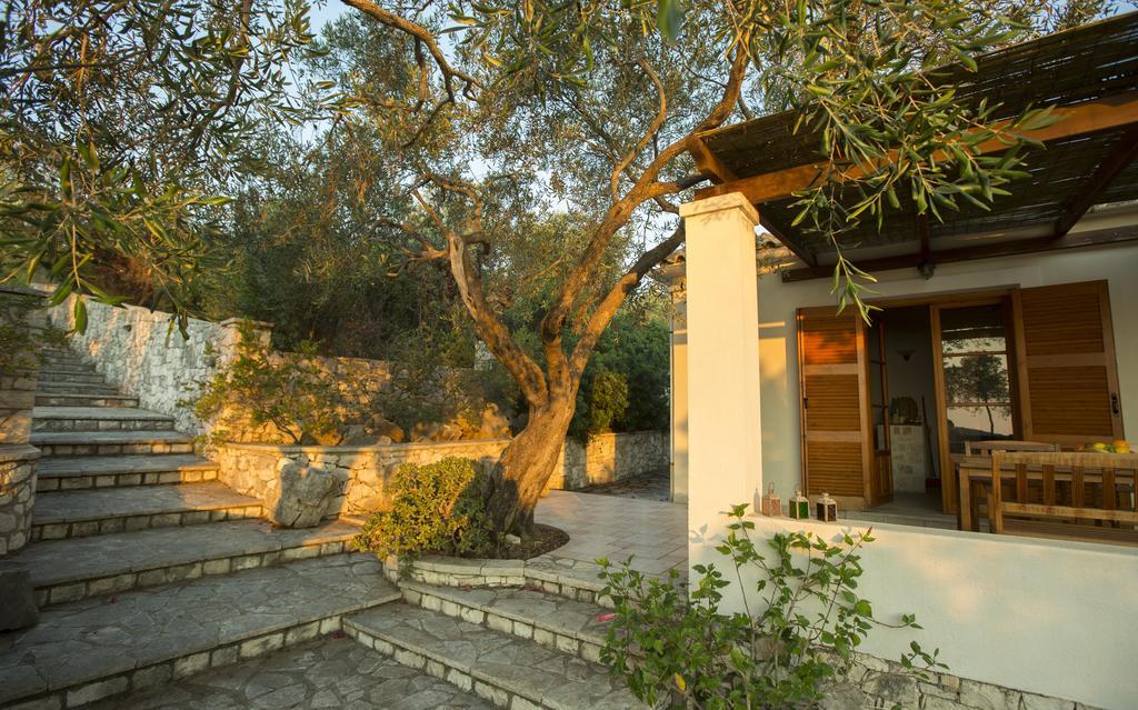 Nereidi Pool Villas Porto Ozias Bagian luar foto