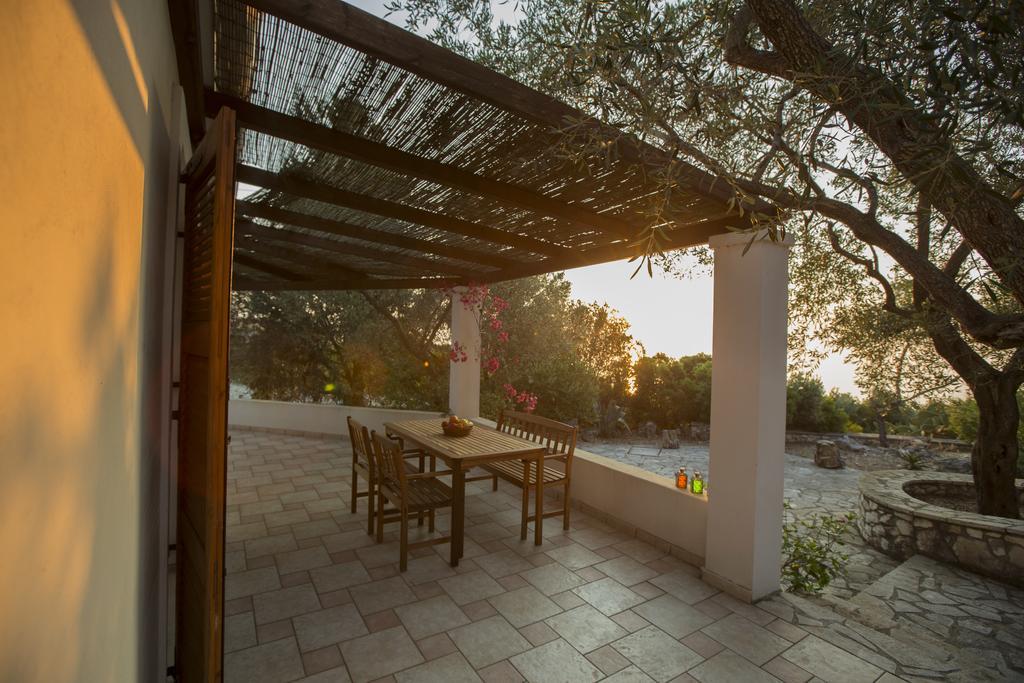 Nereidi Pool Villas Porto Ozias Bagian luar foto