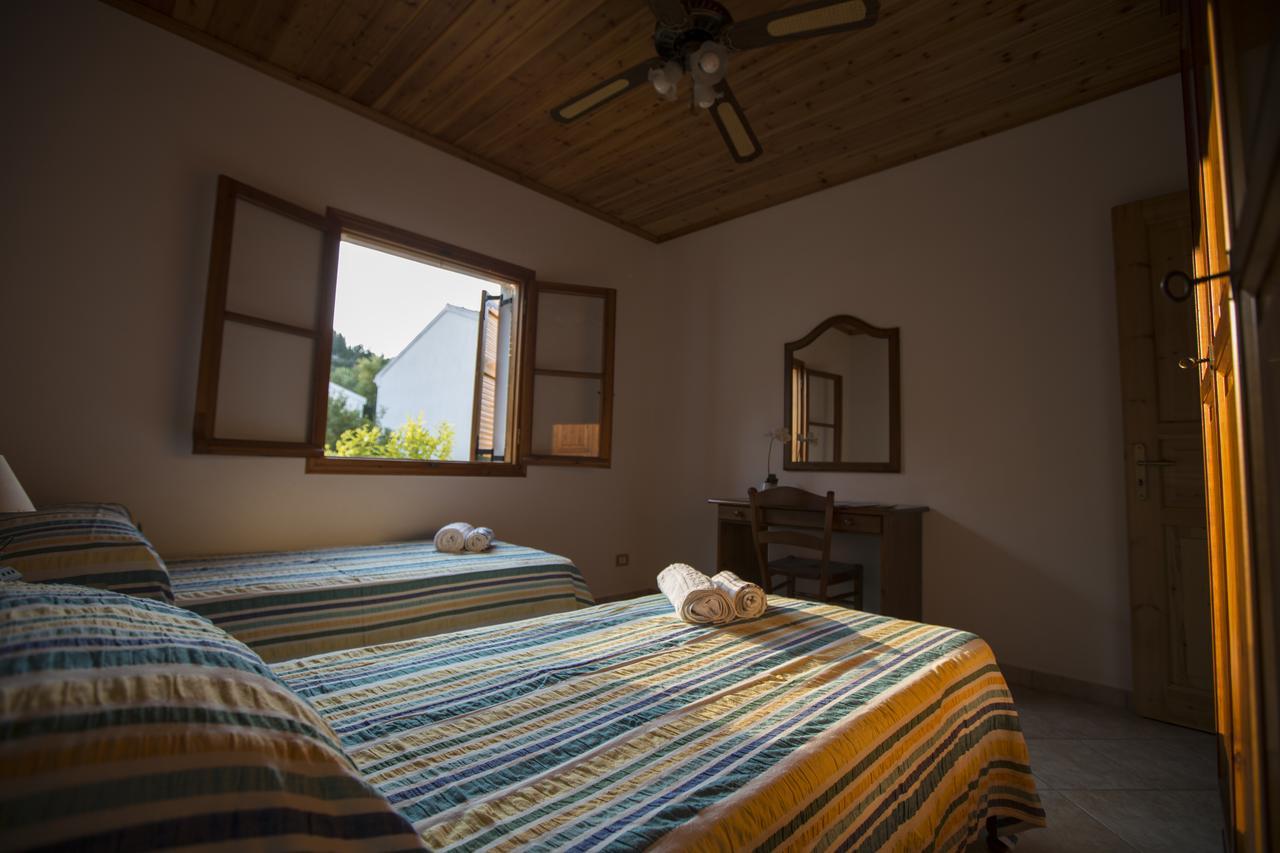 Nereidi Pool Villas Porto Ozias Ruang foto