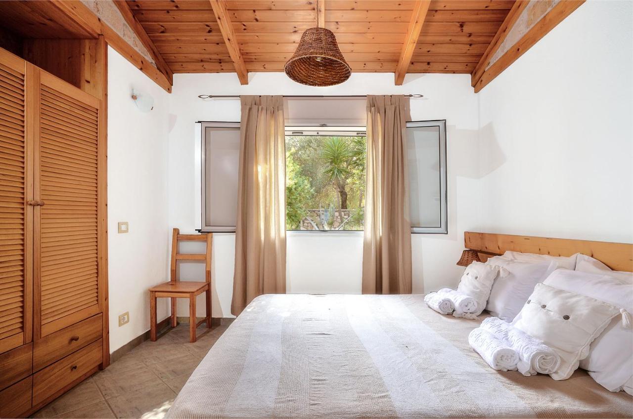 Nereidi Pool Villas Porto Ozias Bagian luar foto